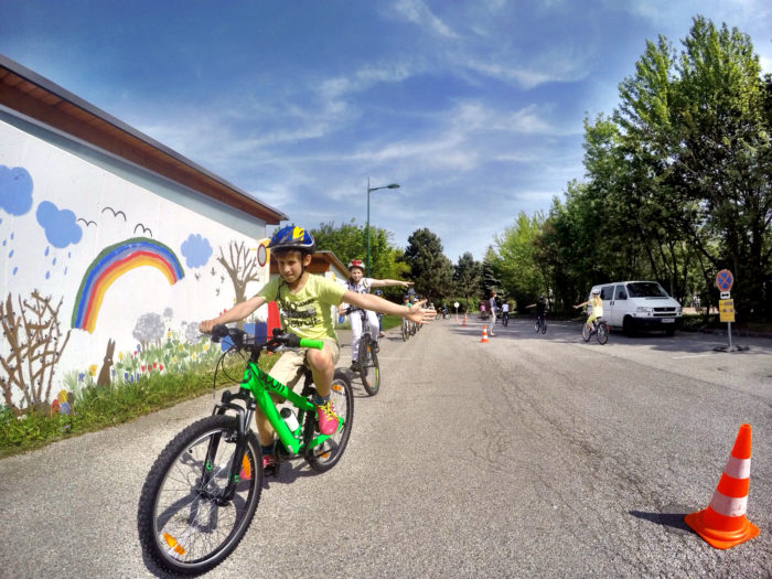 bekommen indische schüler ein fahrrad ein abschluss